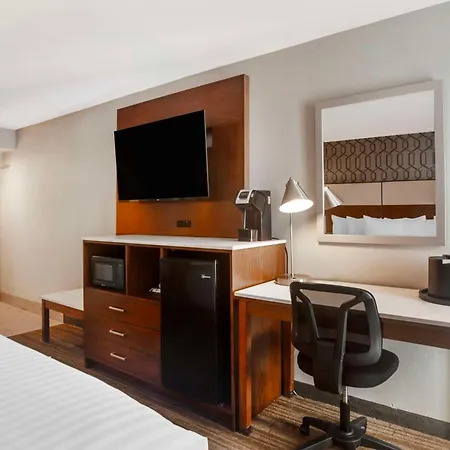 Best Western Plus Commerce Hotel-3